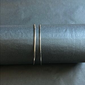 Set of two dainty silver bangle bracelets